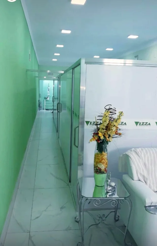 Corredor interno da clínica