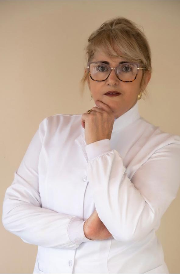 Izzabel, esteticista e cosmetóloga responsável pelo Izza Centro de Estética